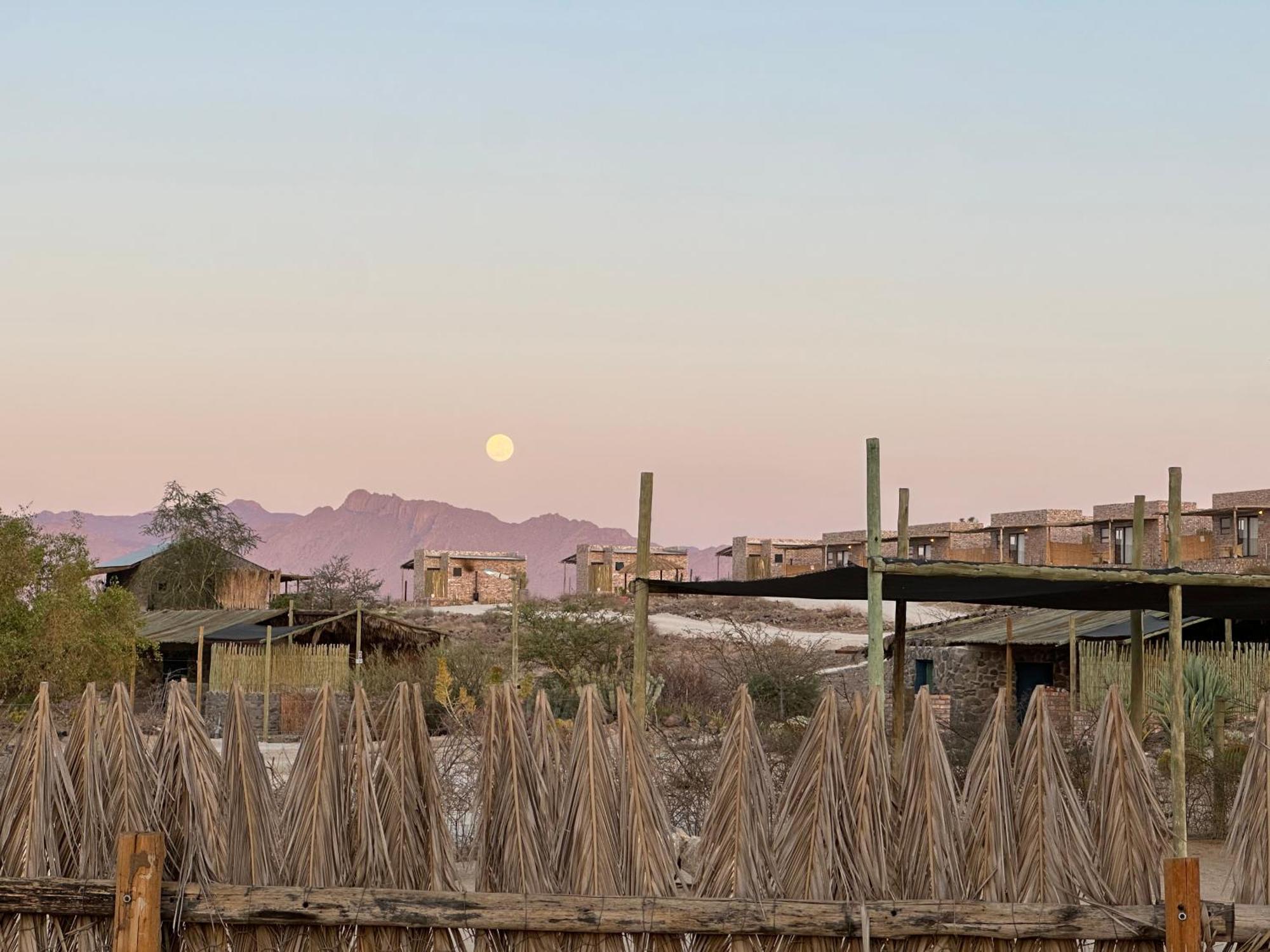 Uis Daureb Isib Campsite And B&B מראה חיצוני תמונה